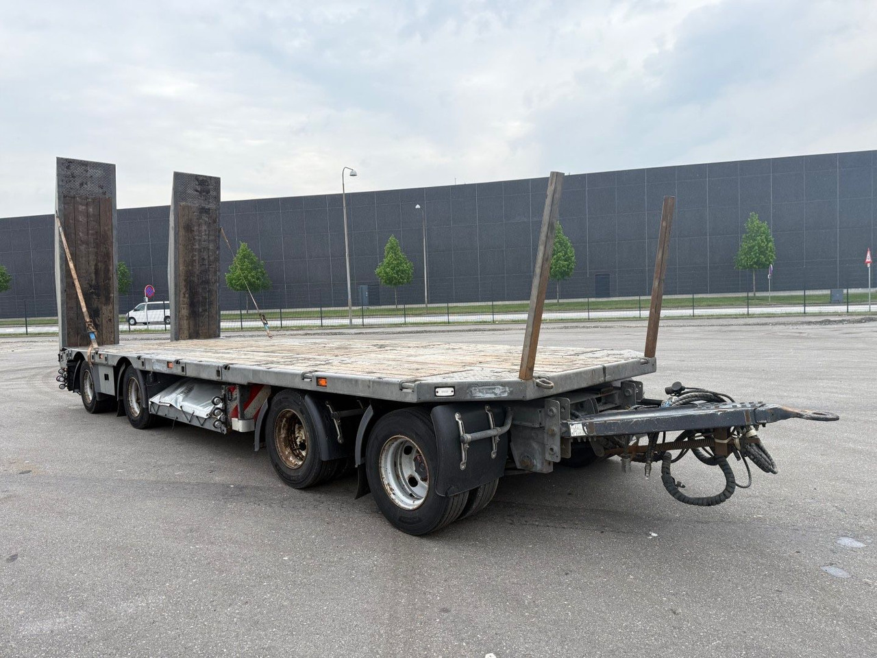 MTDK 4 Achsen 30 t. Maschinen Hydr. rampen - Trailer low bed: gambar 2 MTDK 4 Achsen 30 t. Maschinen Hydr. rampen - Trailer low bed: gambar 2