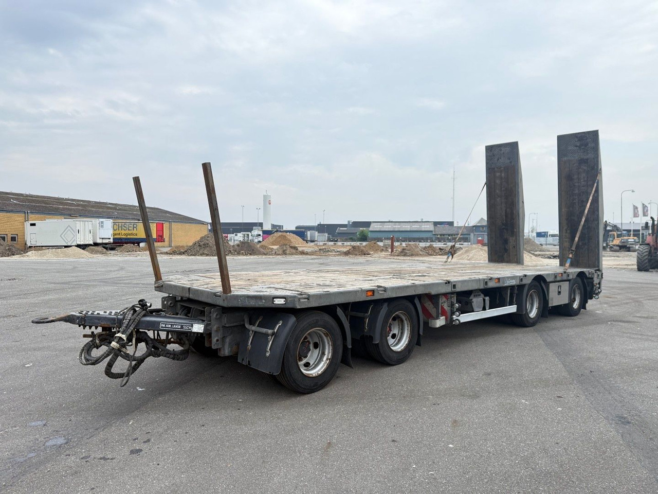 MTDK 4 Achsen 30 t. Maschinen Hydr. rampen - Trailer low bed: gambar 1 MTDK 4 Achsen 30 t. Maschinen Hydr. rampen - Trailer low bed: gambar 1