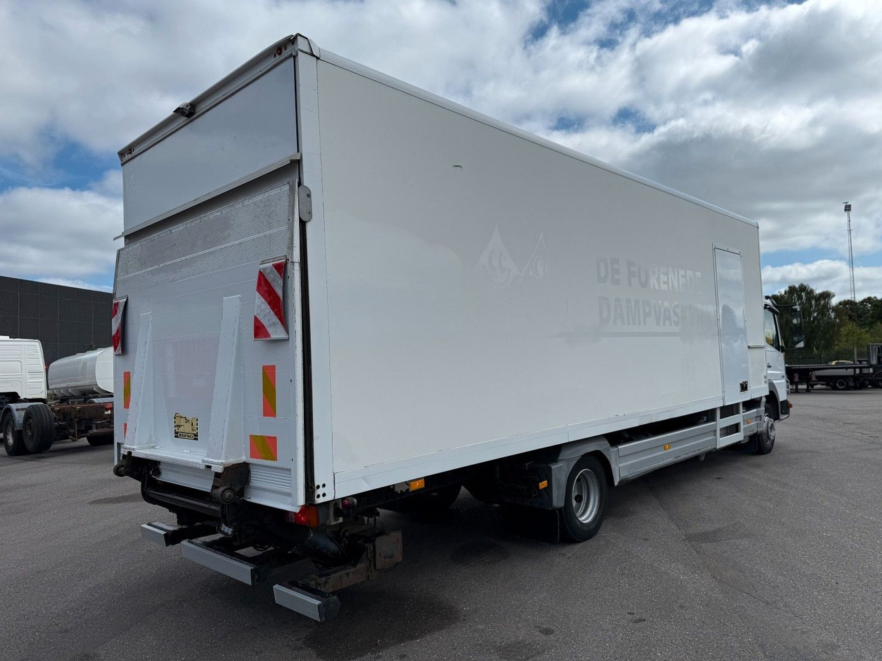 Mercedes-Benz Atego 1218 4x2 Euro 5 8,0 m. koffer - Truk box: gambar 3 Mercedes-Benz Atego 1218 4x2 Euro 5 8,0 m. koffer - Truk box: gambar 3