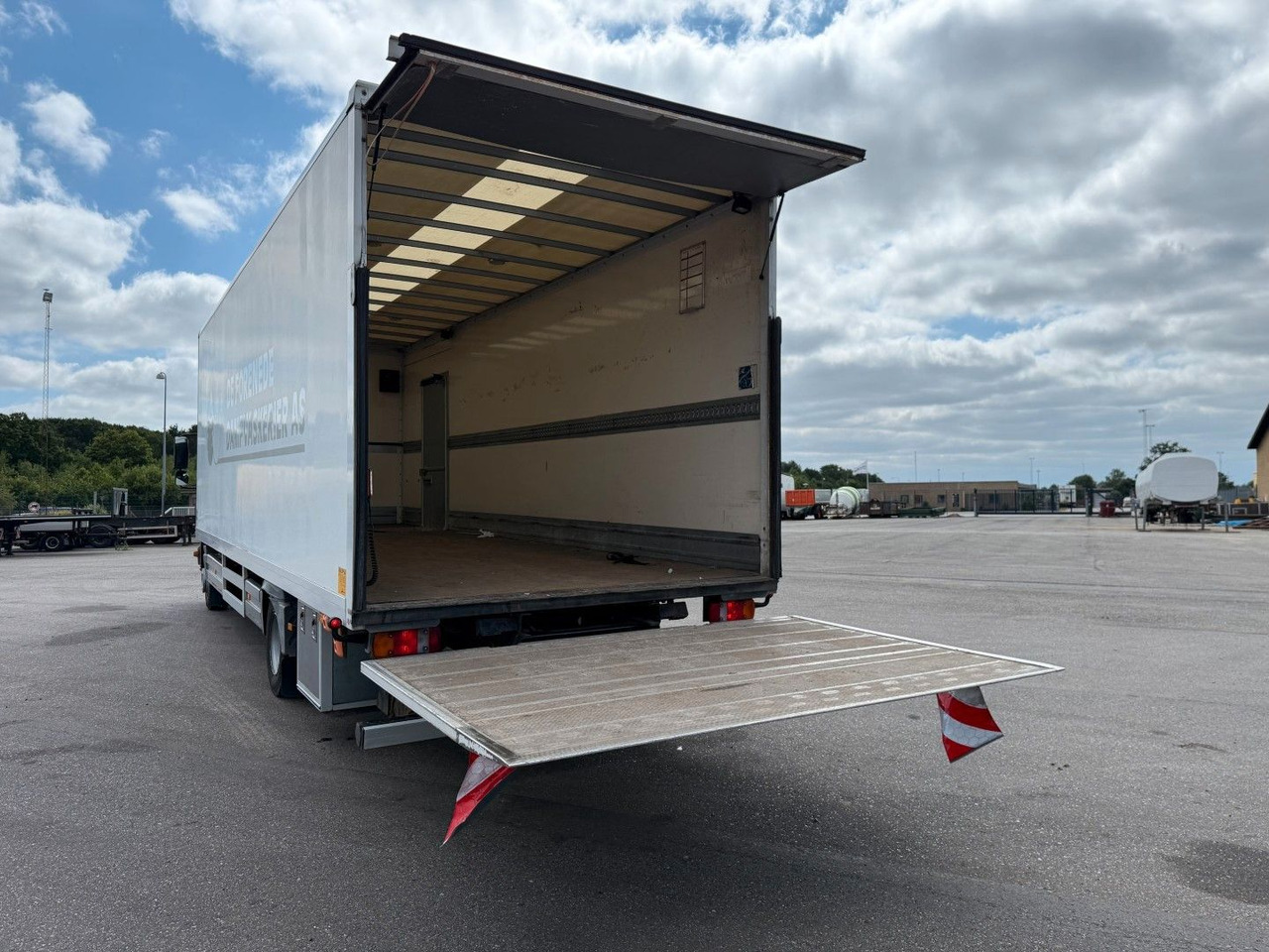 Mercedes-Benz Atego 1218 4x2 Euro 5 8,0 m. koffer - Truk box: gambar 5 Mercedes-Benz Atego 1218 4x2 Euro 5 8,0 m. koffer - Truk box: gambar 5