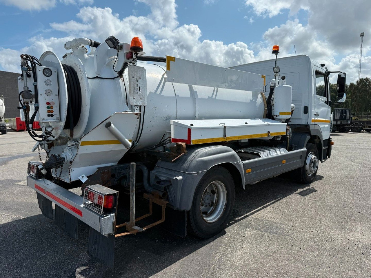 Mercedes-Benz Atego 1323 RHD Euro 6 Hvidtved Larsen Cityflex - Truk vakum: gambar 4 Mercedes-Benz Atego 1323 RHD Euro 6 Hvidtved Larsen Cityflex - Truk vakum: gambar 4