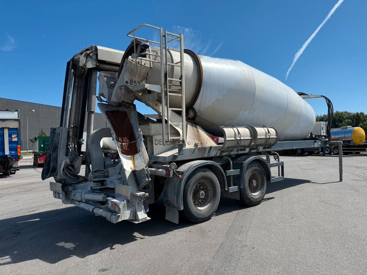 Mixer De Buf BM 12-36-2SPR m/ belt Theam  TSR15 - Semi-trailer mixer beton: gambar 4 Mixer De Buf BM 12-36-2SPR m/ belt Theam  TSR15 - Semi-trailer mixer beton: gambar 4