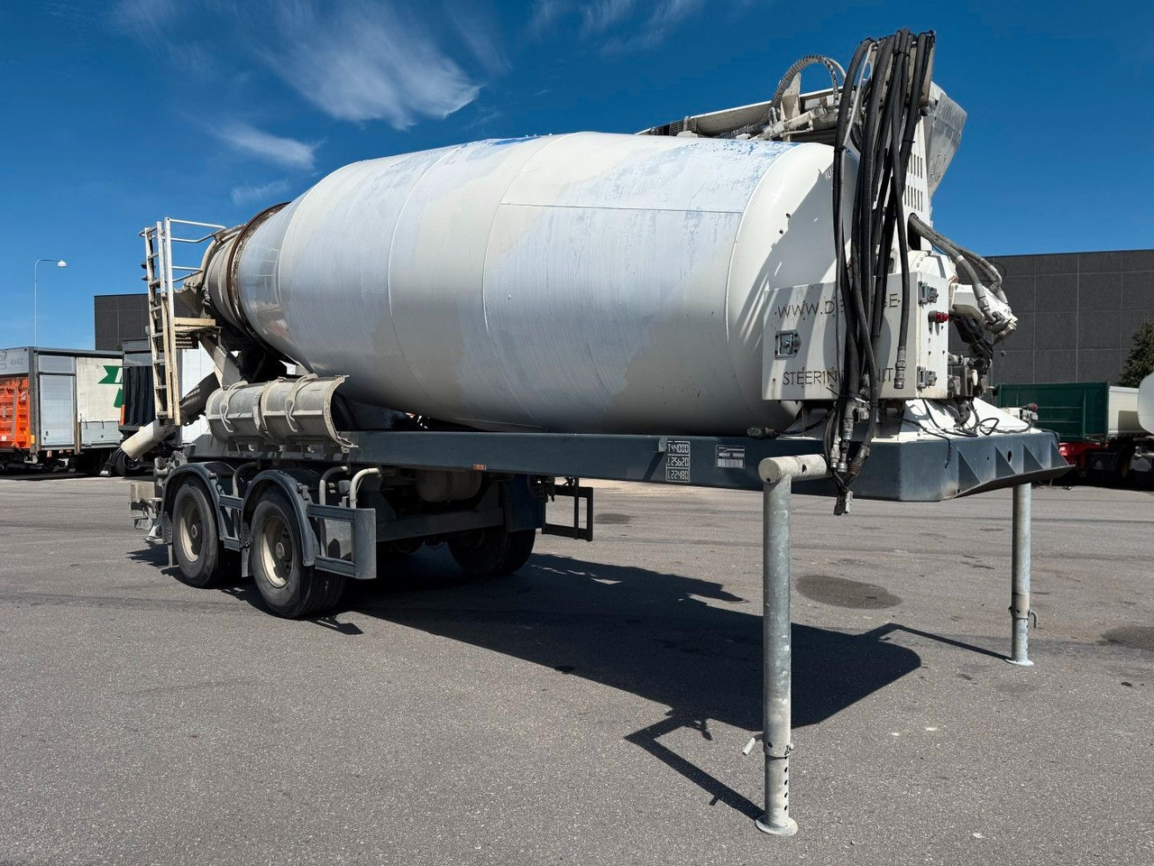 Mixer De Buf BM 12-36-2SPR m/ belt Theam  TSR15 - Semi-trailer mixer beton: gambar 3 Mixer De Buf BM 12-36-2SPR m/ belt Theam  TSR15 - Semi-trailer mixer beton: gambar 3