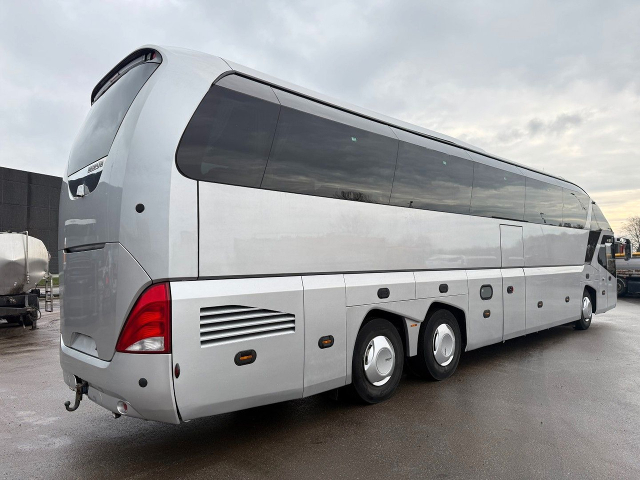 Neoplan Starliner N 5218 Euro 6 - Bus pariwisata: gambar 3 Neoplan Starliner N 5218 Euro 6 - Bus pariwisata: gambar 3