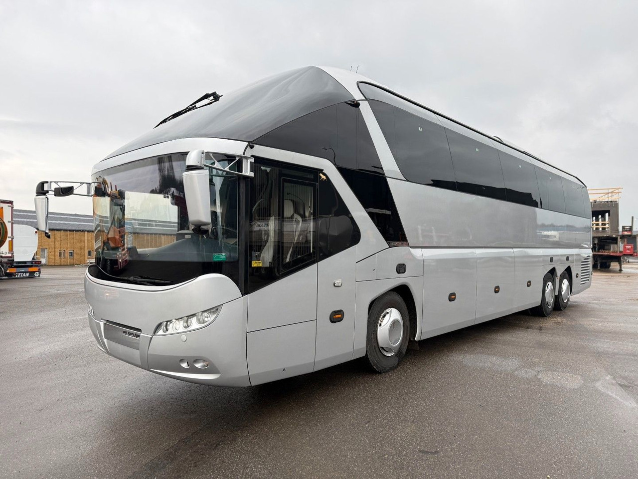 Neoplan Starliner N 5218 Euro 6 - Bus pariwisata: gambar 1 Neoplan Starliner N 5218 Euro 6 - Bus pariwisata: gambar 1
