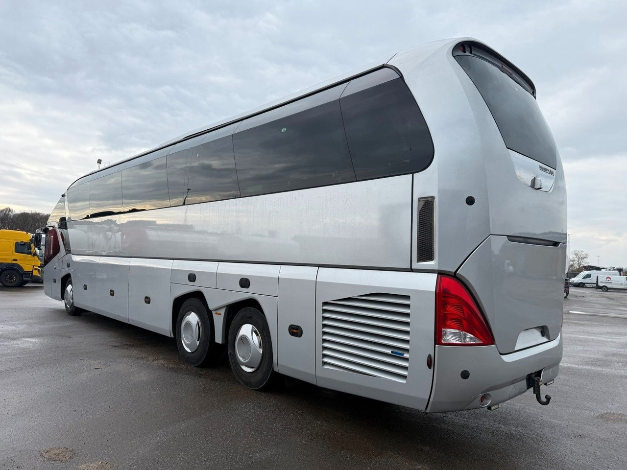 Neoplan Starliner N 5218 Euro 6 - Bus pariwisata: gambar 4 Neoplan Starliner N 5218 Euro 6 - Bus pariwisata: gambar 4