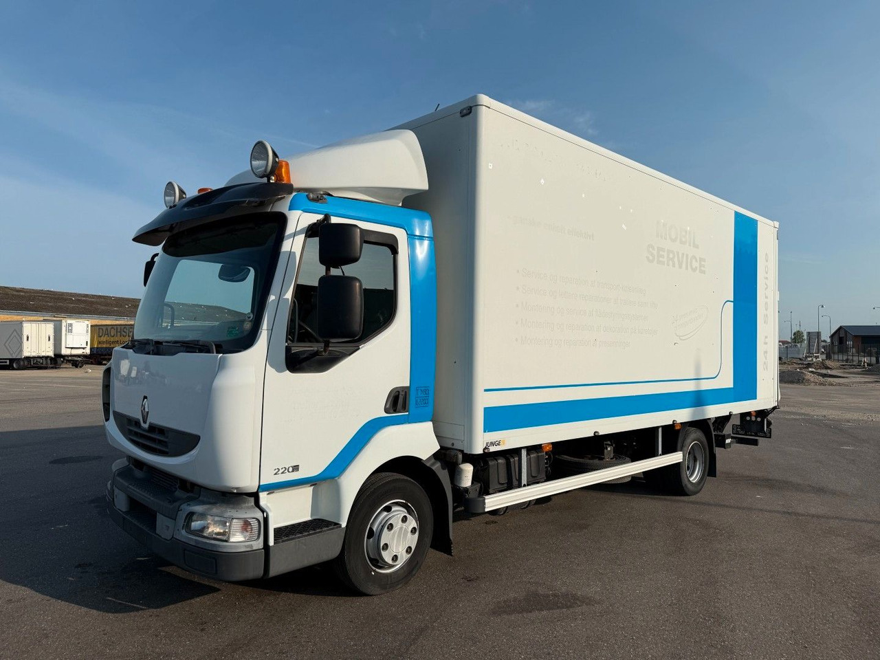 Renault Midlum 220 DXI 4x2 6.0 Box / Koffer - Truk box: gambar 1 Renault Midlum 220 DXI 4x2 6.0 Box / Koffer - Truk box: gambar 1