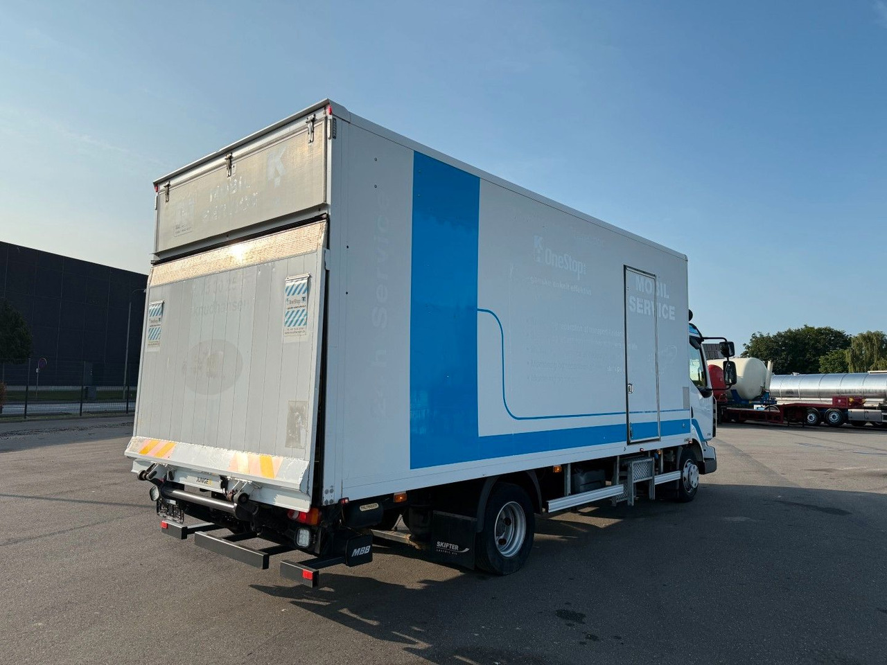 Renault Midlum 220 DXI 4x2 6.0 Box / Koffer - Truk box: gambar 3 Renault Midlum 220 DXI 4x2 6.0 Box / Koffer - Truk box: gambar 3
