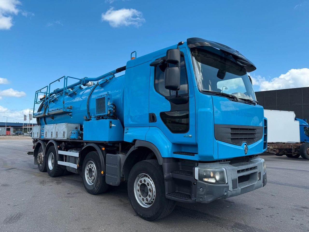 Renault Premium Lander 430.32 8x2*6 Simon Moos 18.100 L - Truk vakum: gambar 2 Renault Premium Lander 430.32 8x2*6 Simon Moos 18.100 L - Truk vakum: gambar 2