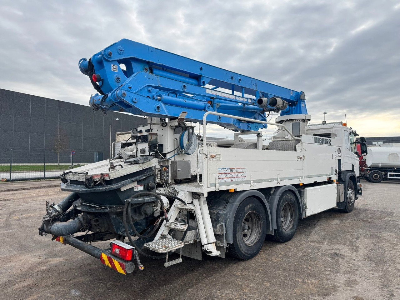 Scania P370 6x4 Liebherr THP140H 24 M4 XH Betonpumpe - Truk pompa beton: gambar 3 Scania P370 6x4 Liebherr THP140H 24 M4 XH Betonpumpe - Truk pompa beton: gambar 3