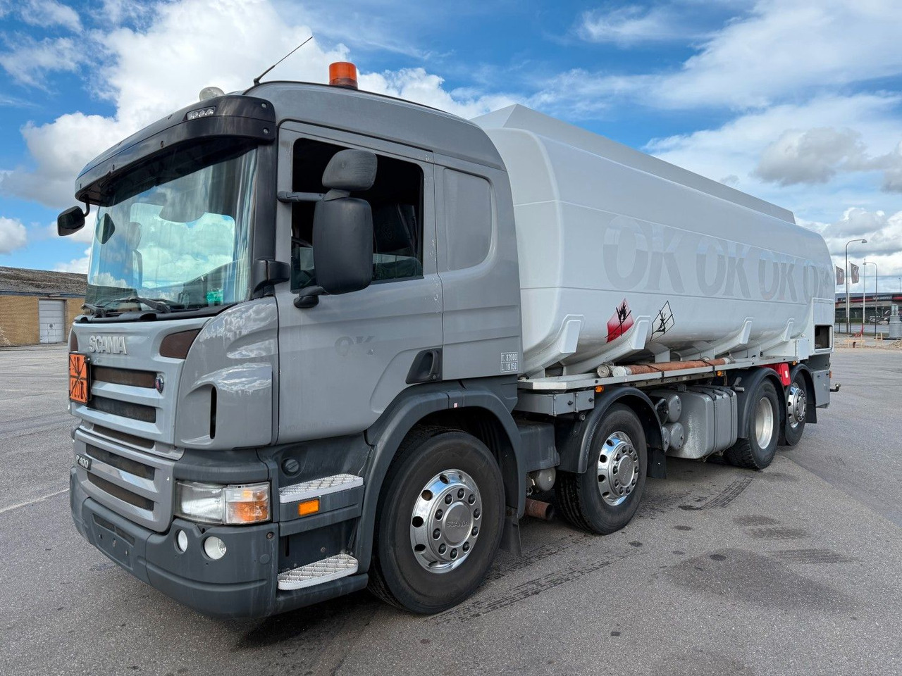Scania P400 8x2*6 HMK Bilcon 24.000 l. ADR Euro 5 - Truk tangki: gambar 1 Scania P400 8x2*6 HMK Bilcon 24.000 l. ADR Euro 5 - Truk tangki: gambar 1