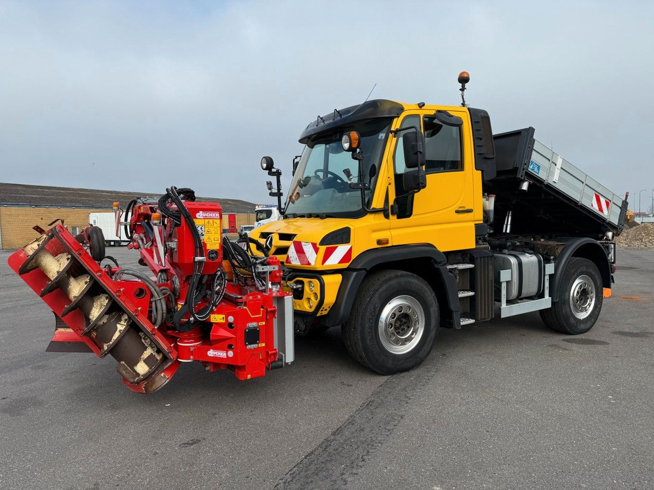 Unimog U427 4x4 Tipper / Kipper / Dücker Fräse BRS 15 - Truk jungkit: gambar 1 Unimog U427 4x4 Tipper / Kipper / Dücker Fräse BRS 15 - Truk jungkit: gambar 1