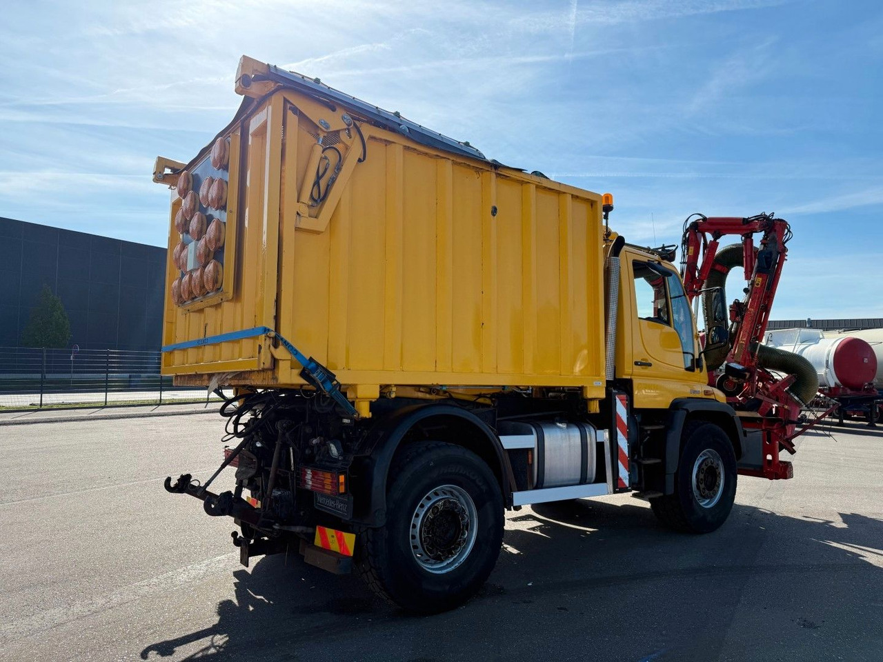 Unimog U500 4x4 / Dücker Kipper / Saug / Mäher MKT 15R - Truk jungkit: gambar 3 Unimog U500 4x4 / Dücker Kipper / Saug / Mäher MKT 15R - Truk jungkit: gambar 3