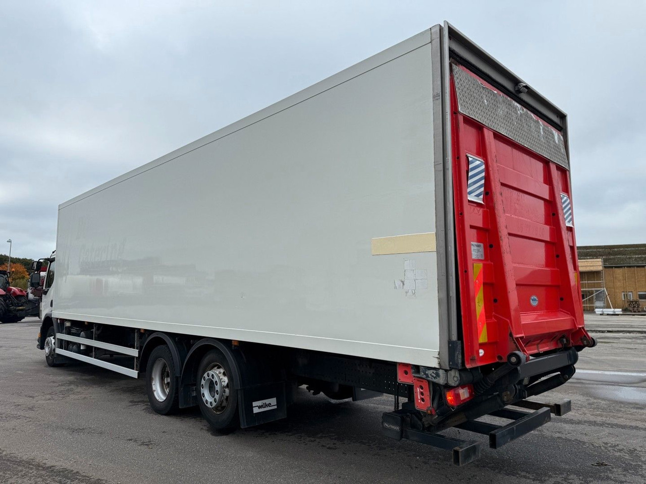 Volvo FE320 6x2*4 TK T1200-R Spectrum 9,80 m. koffer - Truk berpendingin: gambar 4 Volvo FE320 6x2*4 TK T1200-R Spectrum 9,80 m. koffer - Truk berpendingin: gambar 4