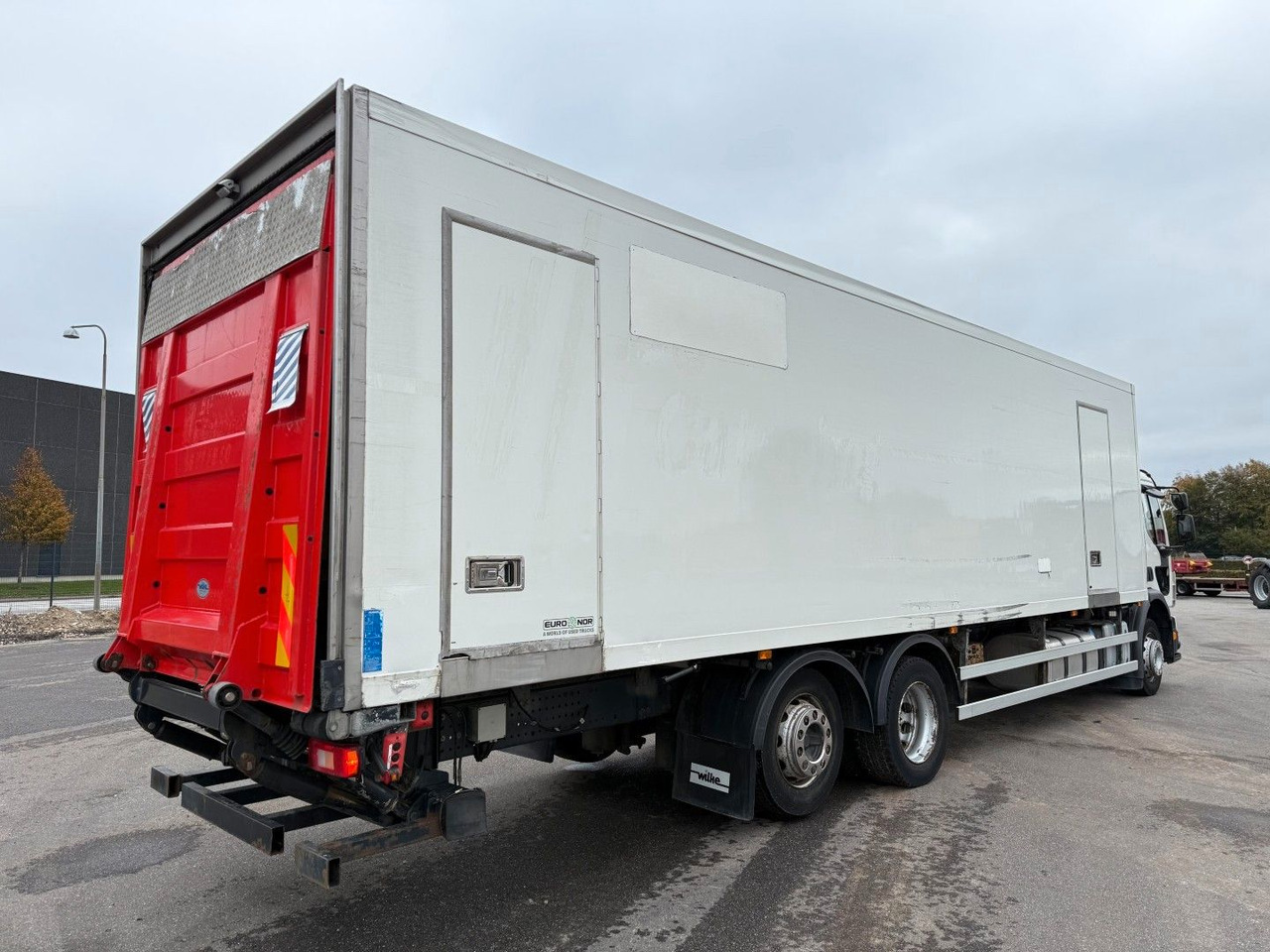 Volvo FE320 6x2*4 TK T1200-R Spectrum 9,80 m. koffer - Truk berpendingin: gambar 3 Volvo FE320 6x2*4 TK T1200-R Spectrum 9,80 m. koffer - Truk berpendingin: gambar 3