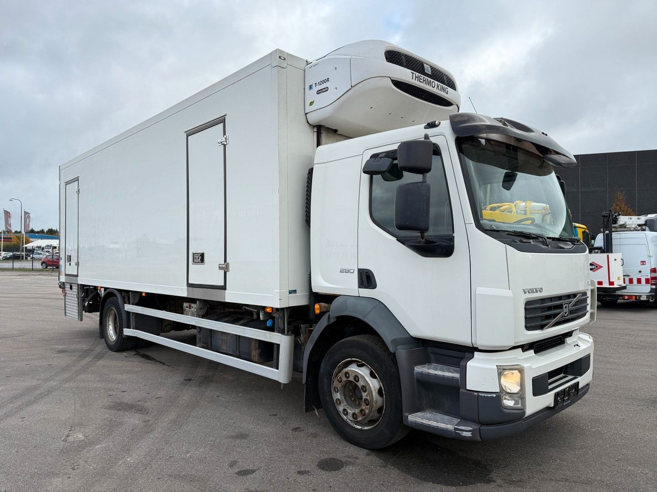 Volvo FL290 4x2 Thermo King T1200-R Euro 5 - Truk berpendingin: gambar 2 Volvo FL290 4x2 Thermo King T1200-R Euro 5 - Truk berpendingin: gambar 2
