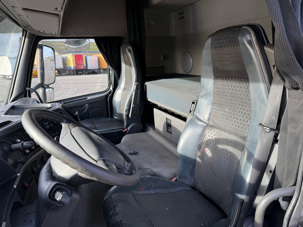 Volvo FM 410 6x2 Euro 5 - Truk flatbed: gambar 5 Volvo FM 410 6x2 Euro 5 - Truk flatbed: gambar 5