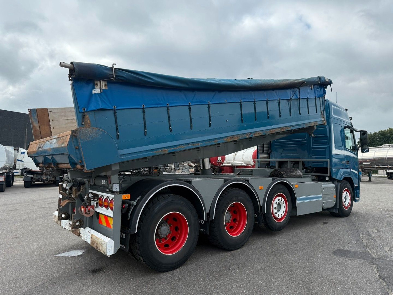 Volvo FM 500 8x4 Pushertridem 3 Way Tipper / Kipper - Truk jungkit: gambar 3 Volvo FM 500 8x4 Pushertridem 3 Way Tipper / Kipper - Truk jungkit: gambar 3