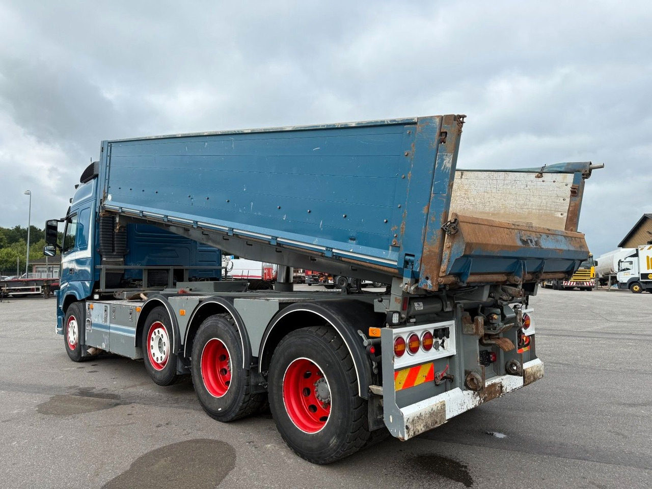 Volvo FM 500 8x4 Pushertridem 3 Way Tipper / Kipper - Truk jungkit: gambar 4 Volvo FM 500 8x4 Pushertridem 3 Way Tipper / Kipper - Truk jungkit: gambar 4