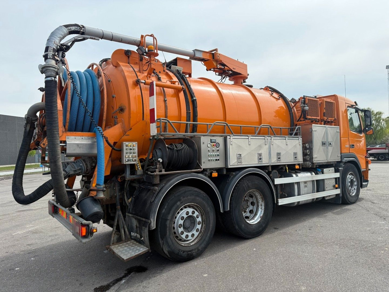 Volvo FM300 6x2*4 Simon Moos 10.500 l. Combi / Tipper - Truk vakum: gambar 3 Volvo FM300 6x2*4 Simon Moos 10.500 l. Combi / Tipper - Truk vakum: gambar 3