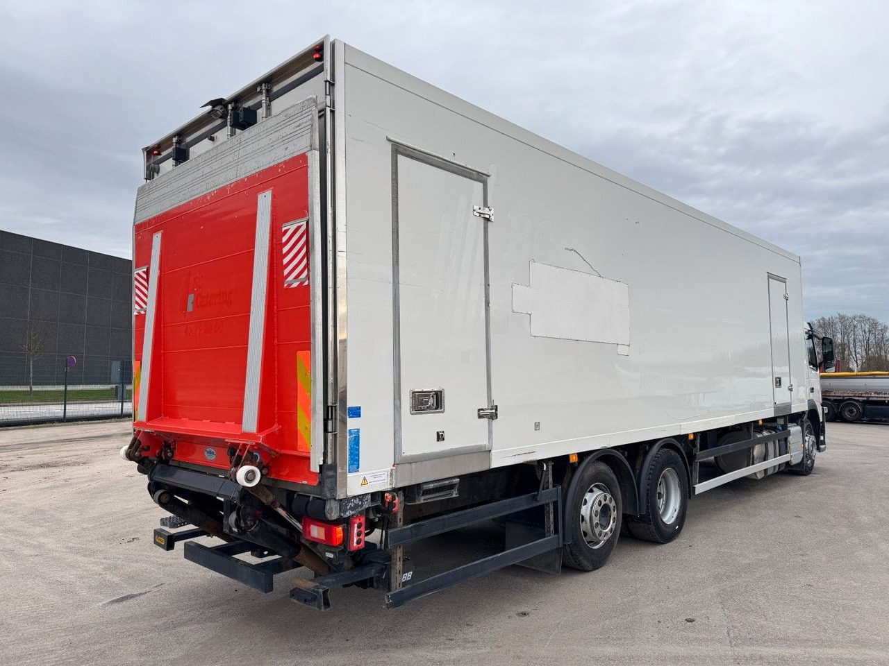 Volvo FM330 6x2*4 Carrier Supra 1250 Mt 9,9m (defekt f - Truk berpendingin: gambar 3 Volvo FM330 6x2*4 Carrier Supra 1250 Mt 9,9m (defekt f - Truk berpendingin: gambar 3