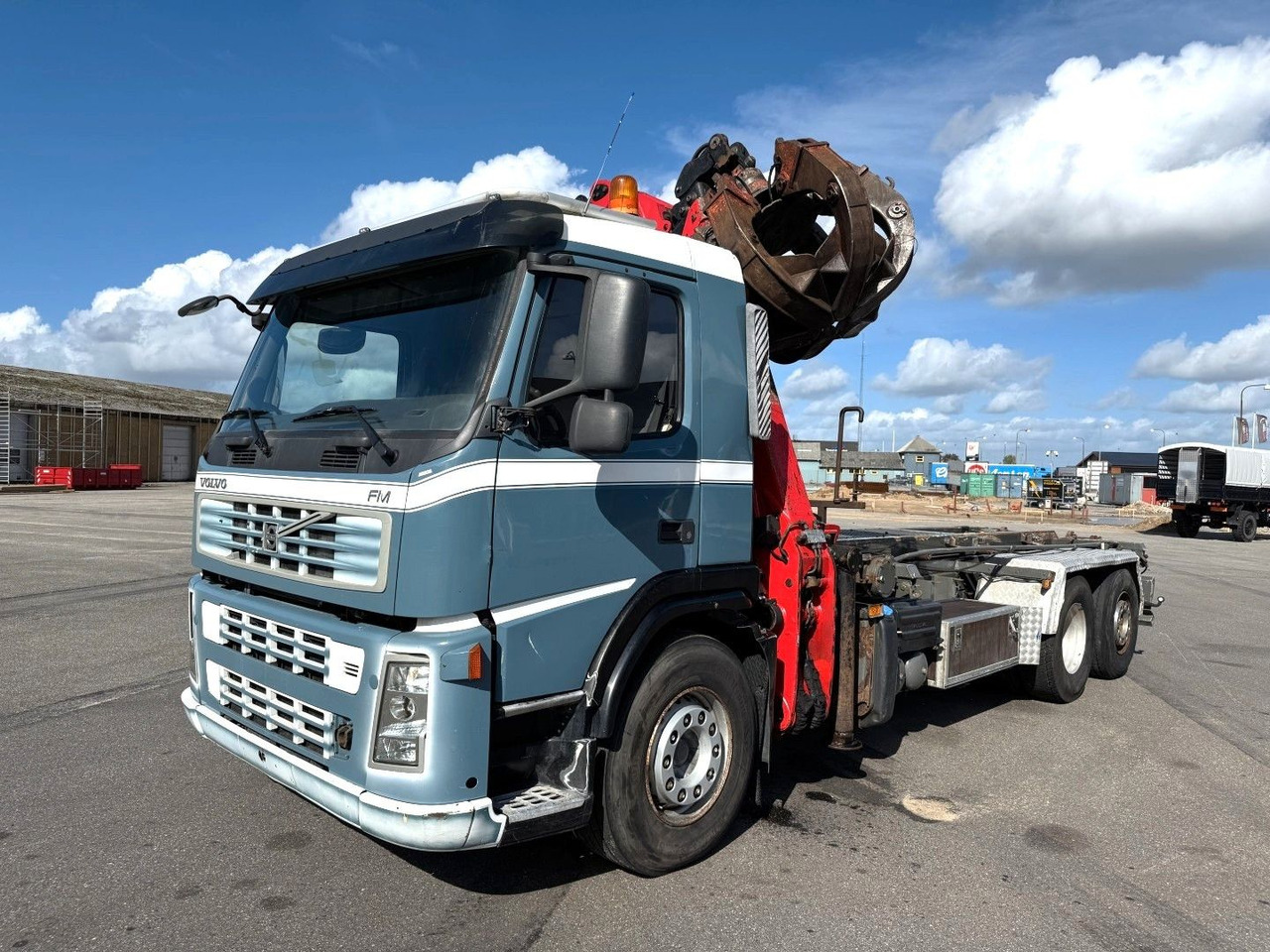 Volvo FM340 6x2*4 Kipper / Palfinger Epsilon 150Z96 - Truk derek: gambar 1 Volvo FM340 6x2*4 Kipper / Palfinger Epsilon 150Z96 - Truk derek: gambar 1