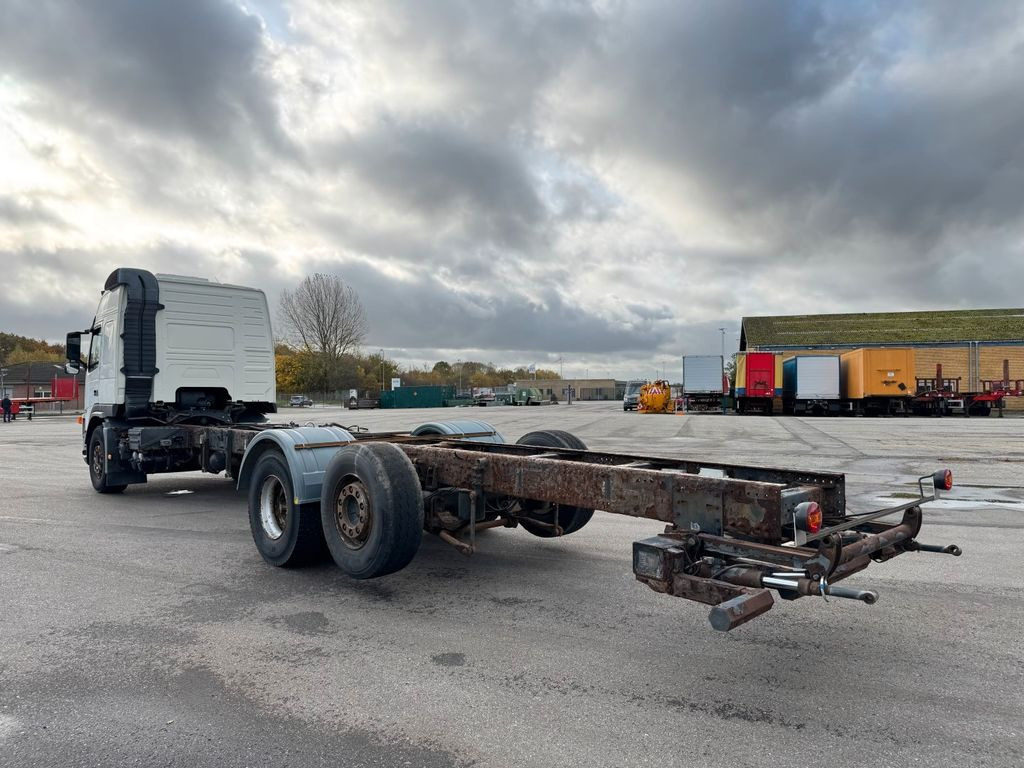 Volvo FM340 6x2 Globetrotter Chassis / Fahrgestell - Truk sasis: gambar 4 Volvo FM340 6x2 Globetrotter Chassis / Fahrgestell - Truk sasis: gambar 4