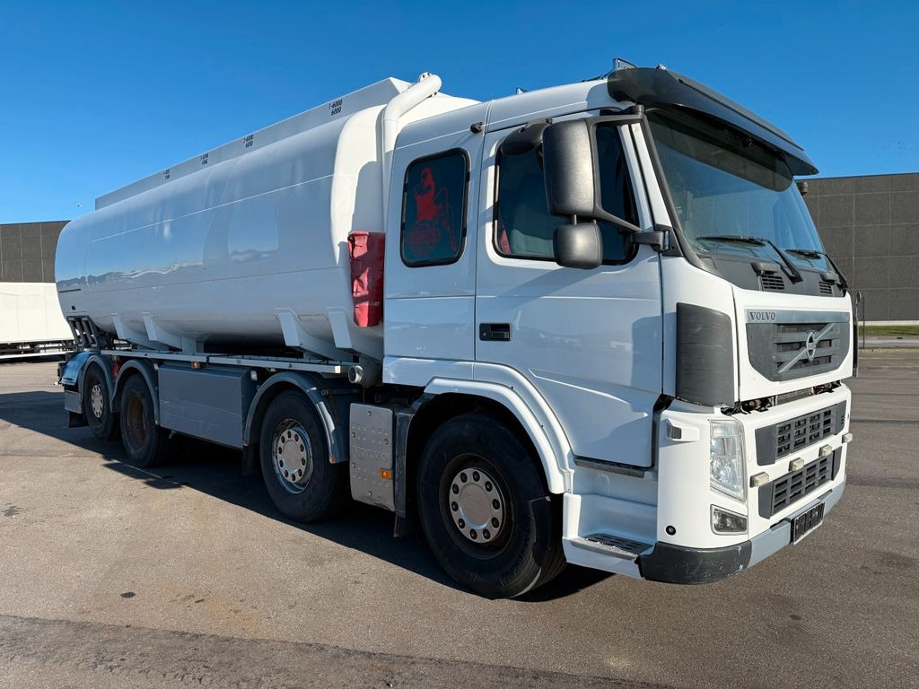 Volvo FM460 8x2*6 24.000 l. ADR Tank Volvo FM460 8x2*6 24.000 l. ADR Tanktruck - Truk tangki: gambar 2 Volvo FM460 8x2*6 24.000 l. ADR Tank Volvo FM460 8x2*6 24.000 l. ADR Tanktruck - Truk tangki: gambar 2