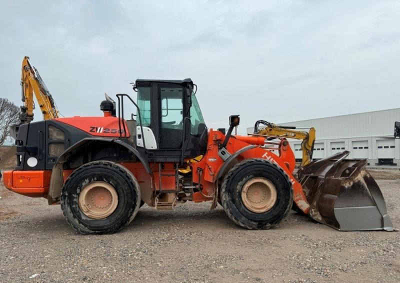 Hitachi ZW250-5B - Wheel loader: gambar 4 Hitachi ZW250-5B - Wheel loader: gambar 4