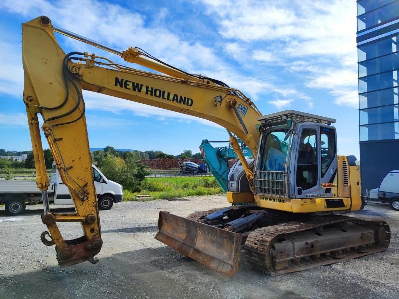 New Holland E235B SR-2 - Ekskavator perayap: gambar 2 New Holland E235B SR-2 - Ekskavator perayap: gambar 2