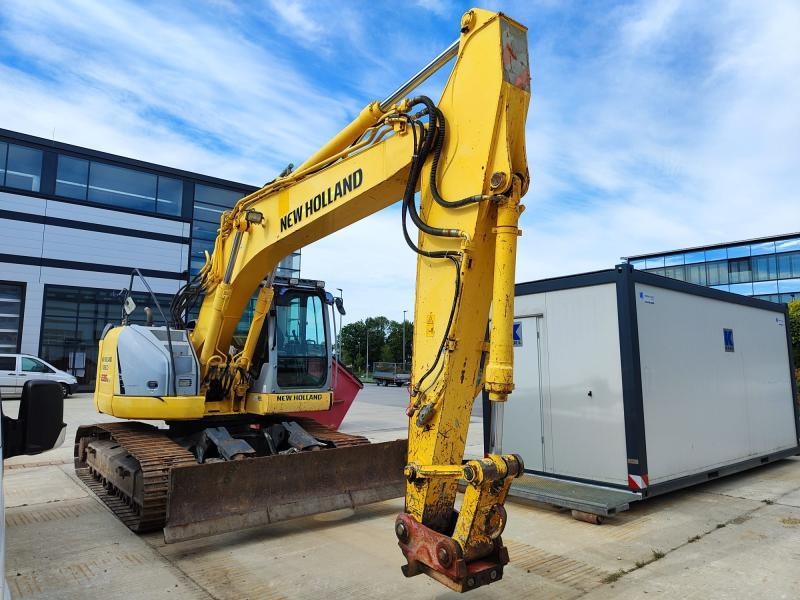 New Holland E235B SR-2 - Ekskavator perayap: gambar 3 New Holland E235B SR-2 - Ekskavator perayap: gambar 3