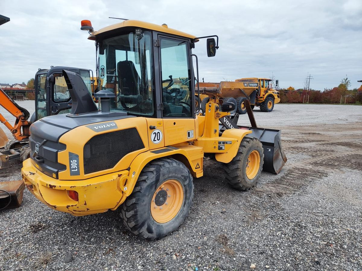 Volvo L30G - Wheel loader: gambar 2 Volvo L30G - Wheel loader: gambar 2