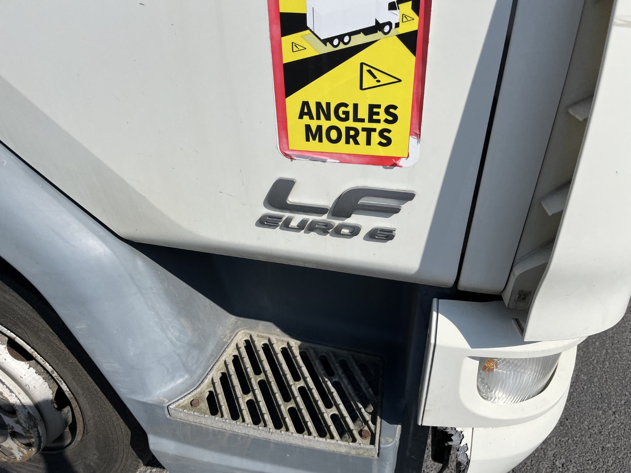 DAF LF 220 - Truk dengan terpal samping: gambar 3 DAF LF 220 - Truk dengan terpal samping: gambar 3