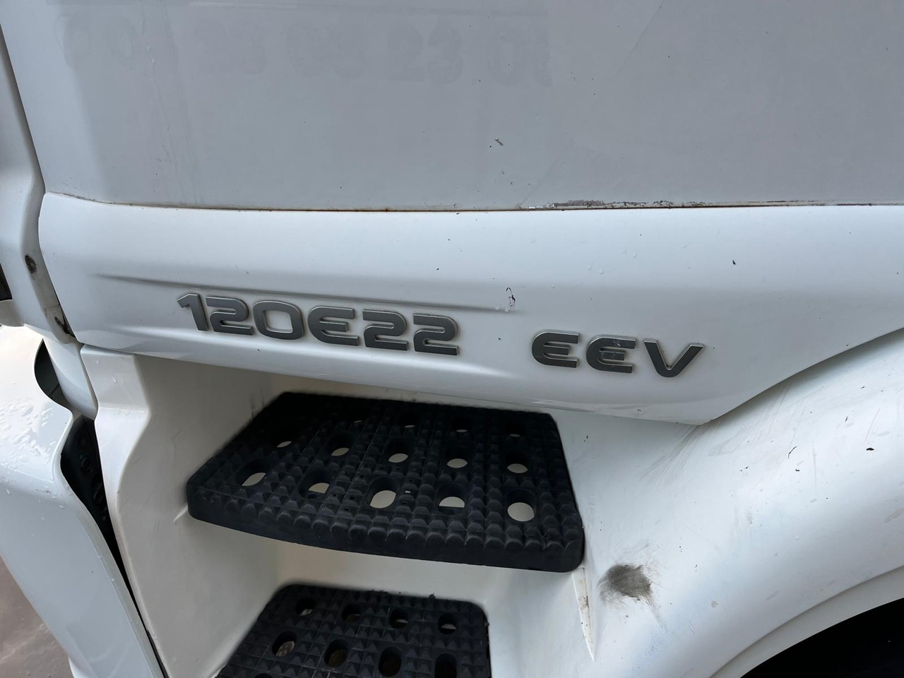 Iveco Eurocargo 120 E 22 - Truk dengan terpal samping: gambar 4 Iveco Eurocargo 120 E 22 - Truk dengan terpal samping: gambar 4