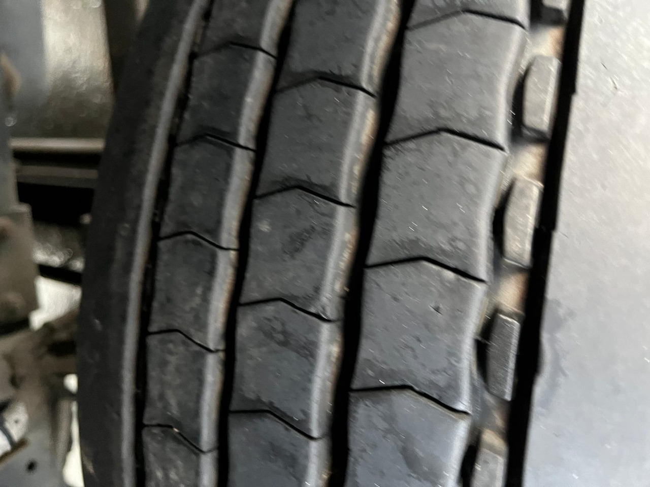 Iveco Eurocargo 120 E 22 - Truk dengan terpal samping: gambar 5 Iveco Eurocargo 120 E 22 - Truk dengan terpal samping: gambar 5