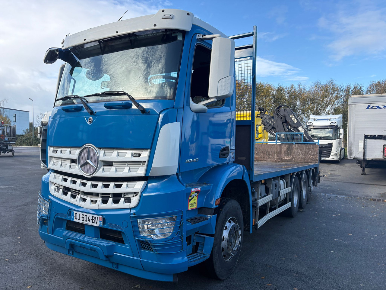 Mercedes Arocs 3240 - Truk flatbed: gambar 1 Mercedes Arocs 3240 - Truk flatbed: gambar 1