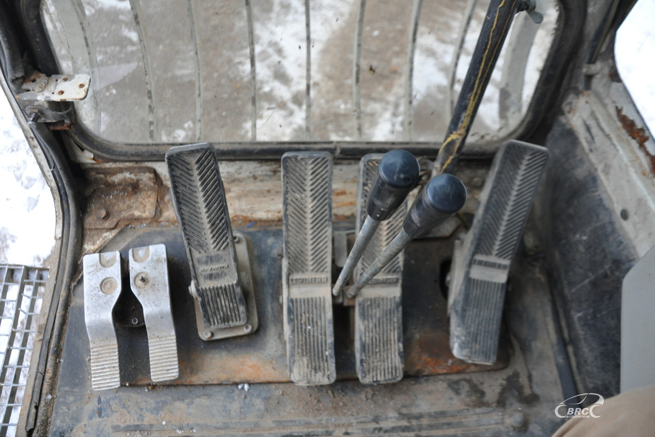 Ekskavator perayap Liebherr R944: gambar 12 Ekskavator perayap Liebherr R944: gambar 12