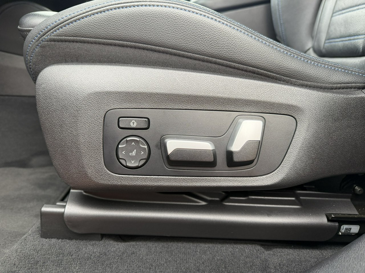 Mobil SUV BMW X4: gambar 19