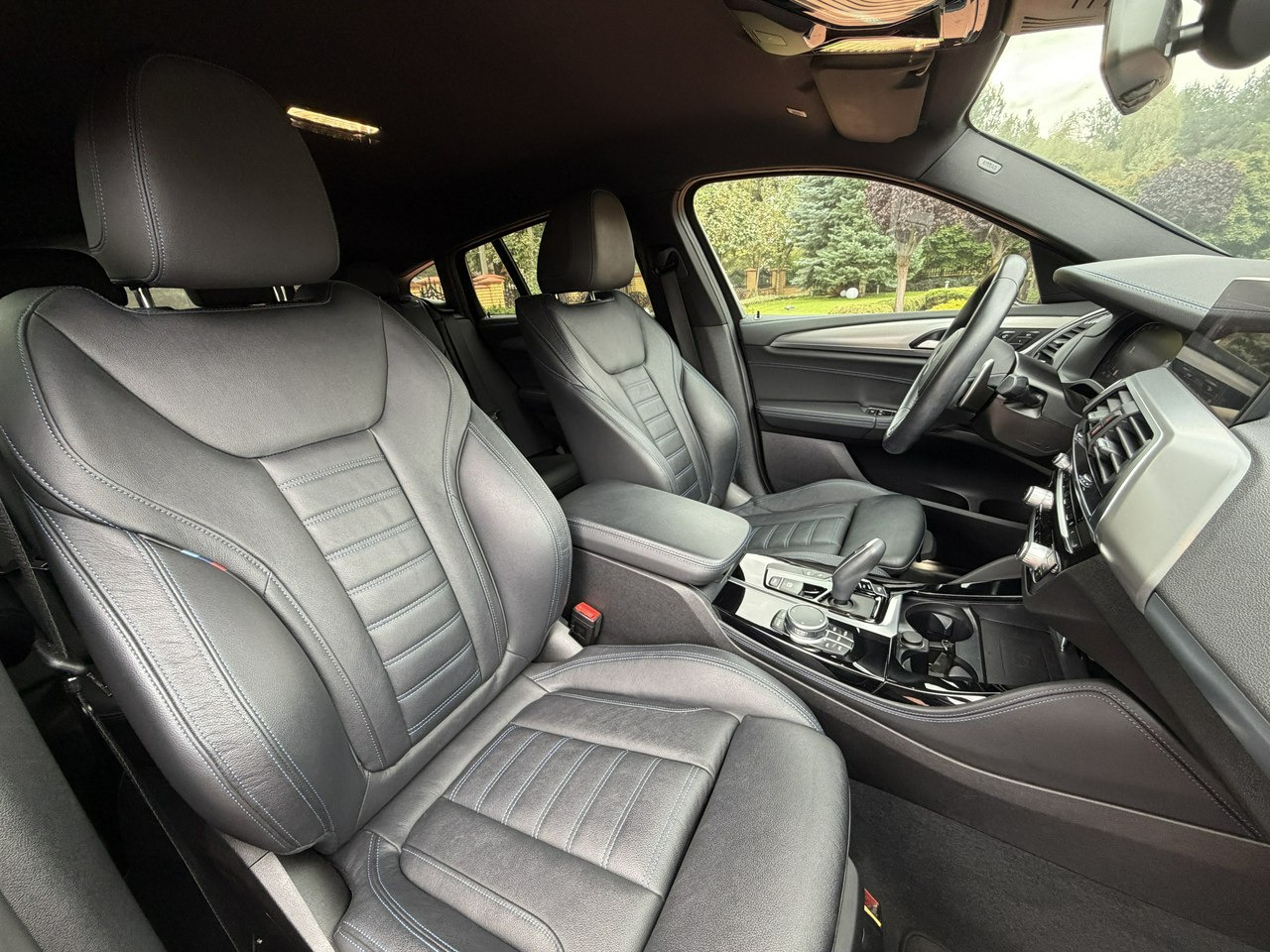Mobil SUV BMW X4: gambar 47