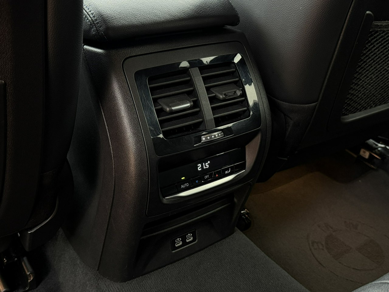 Mobil SUV BMW X4: gambar 37