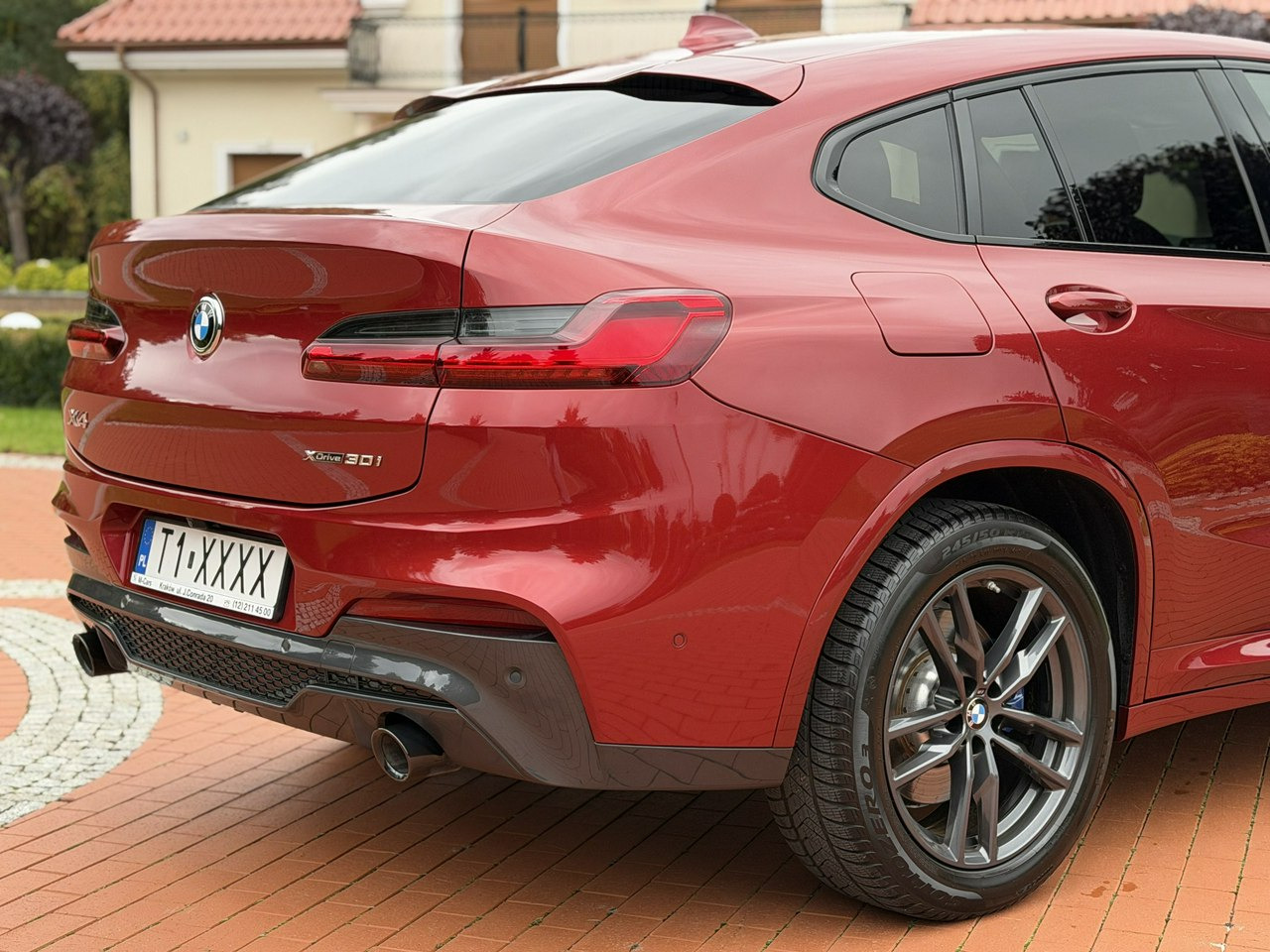 Mobil SUV BMW X4: gambar 12