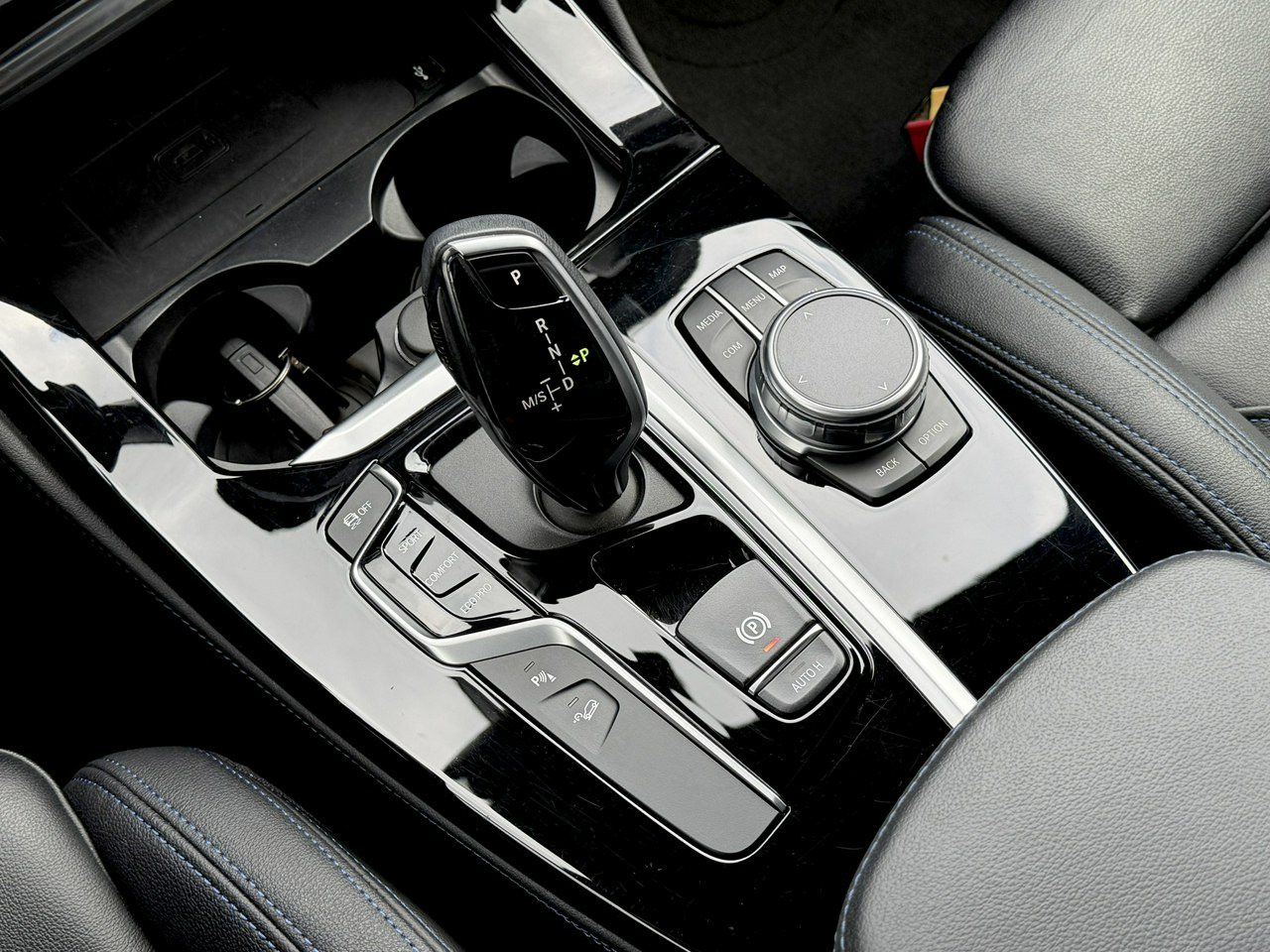 Mobil SUV BMW X4: gambar 32