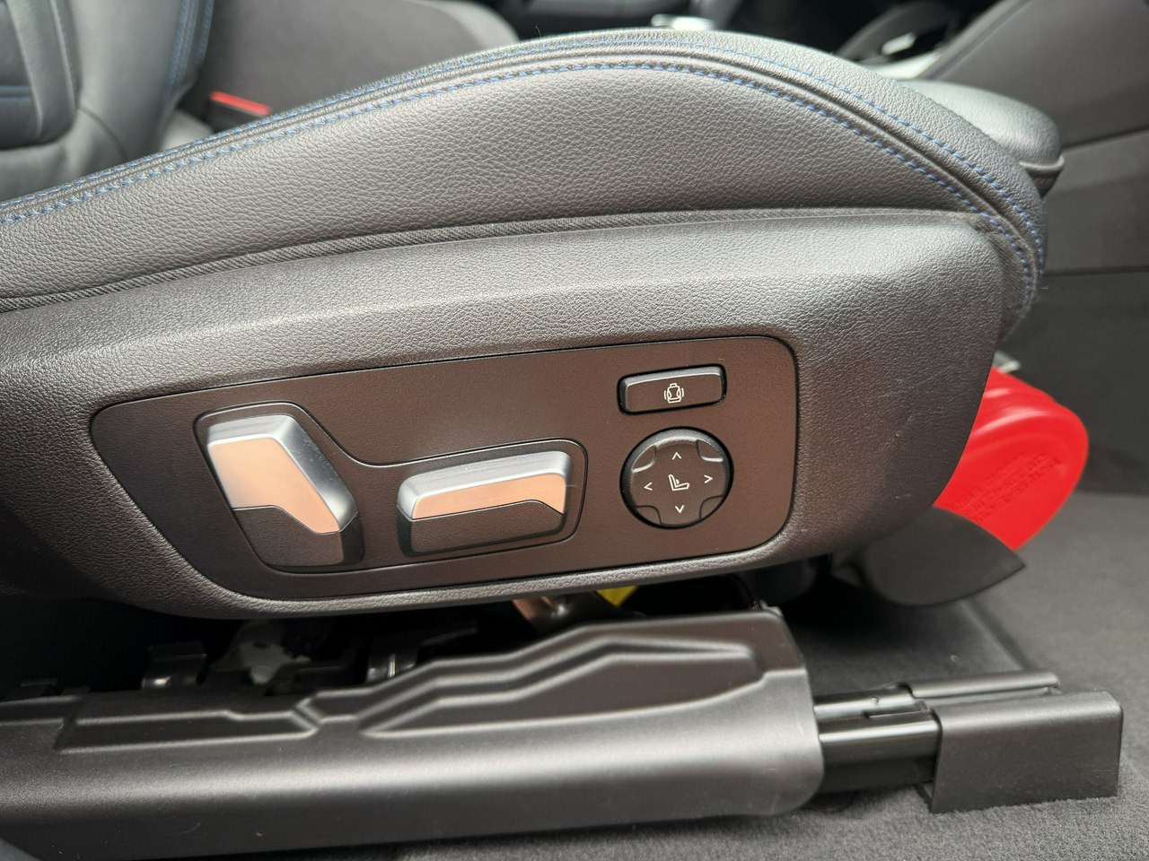 Mobil SUV BMW X4: gambar 45