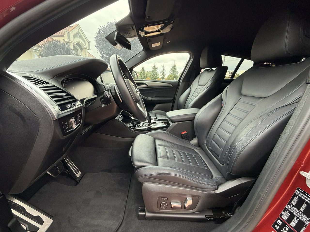 Mobil SUV BMW X4: gambar 17