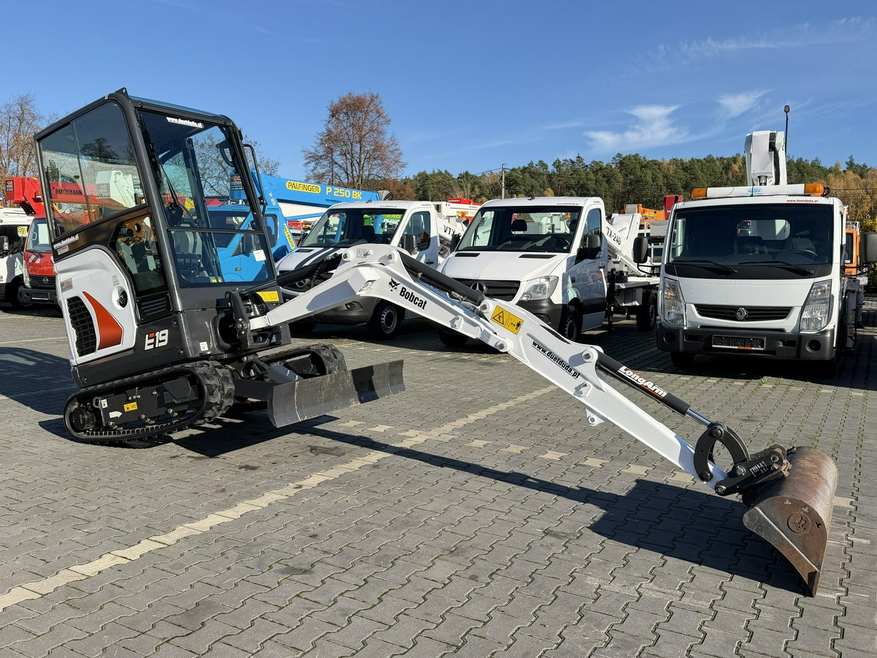 Bobcat E19 Komplet Łyżek Mało Używana Przepracowane tylko 90mth - Ekskavator mini: gambar 2 Bobcat E19 Komplet Łyżek Mało Używana Przepracowane tylko 90mth - Ekskavator mini: gambar 2