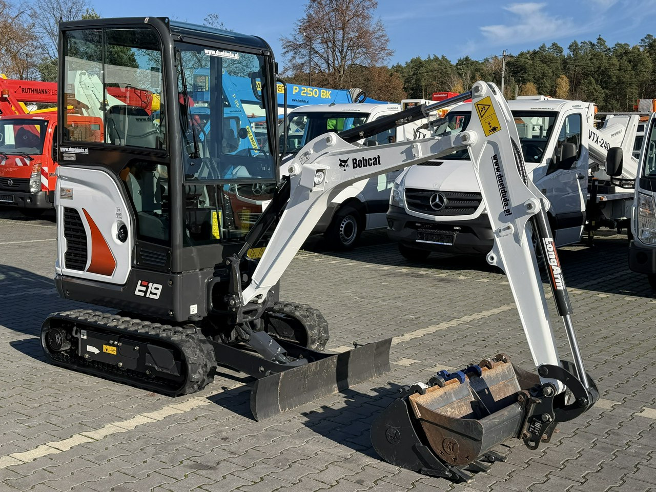 Bobcat E19 Komplet Łyżek Mało Używana Przepracowane tylko 90mth - Ekskavator mini: gambar 1 Bobcat E19 Komplet Łyżek Mało Używana Przepracowane tylko 90mth - Ekskavator mini: gambar 1