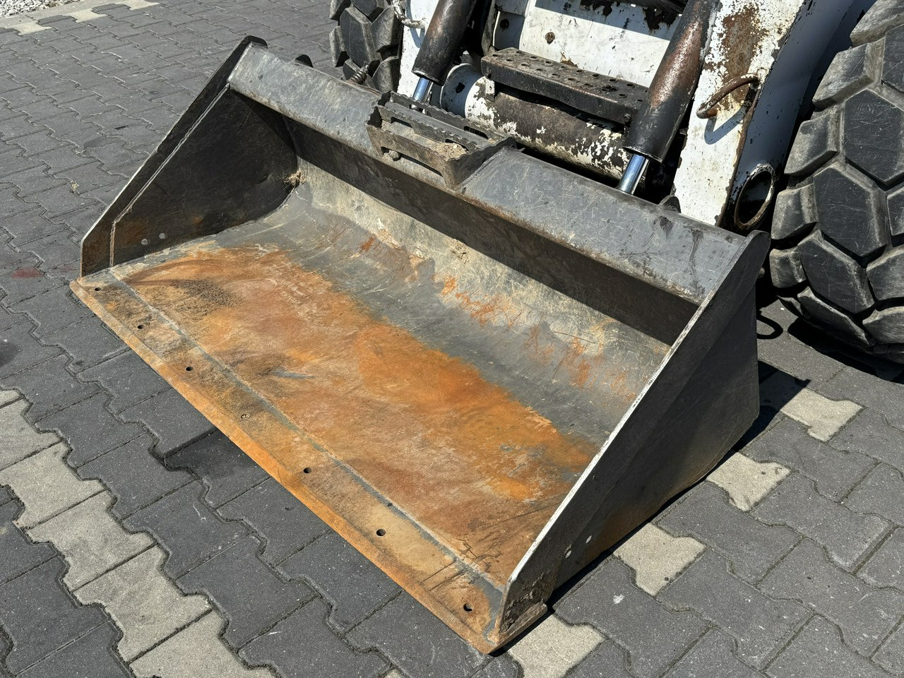 Bobcat S300 Joystick Mini Ładowarka Waga 3692kg - Skid steer: gambar 2 Bobcat S300 Joystick Mini Ładowarka Waga 3692kg - Skid steer: gambar 2