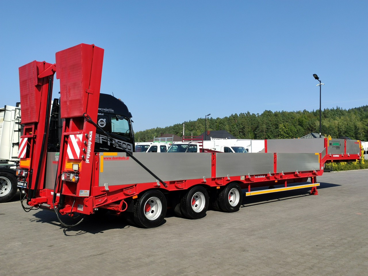 Bodex JANMIL Burtówka Laweta Niskopodłogowa Podczołgówka 3-Osie - Semi-trailer low bed: gambar 4 Bodex JANMIL Burtówka Laweta Niskopodłogowa Podczołgówka 3-Osie - Semi-trailer low bed: gambar 4