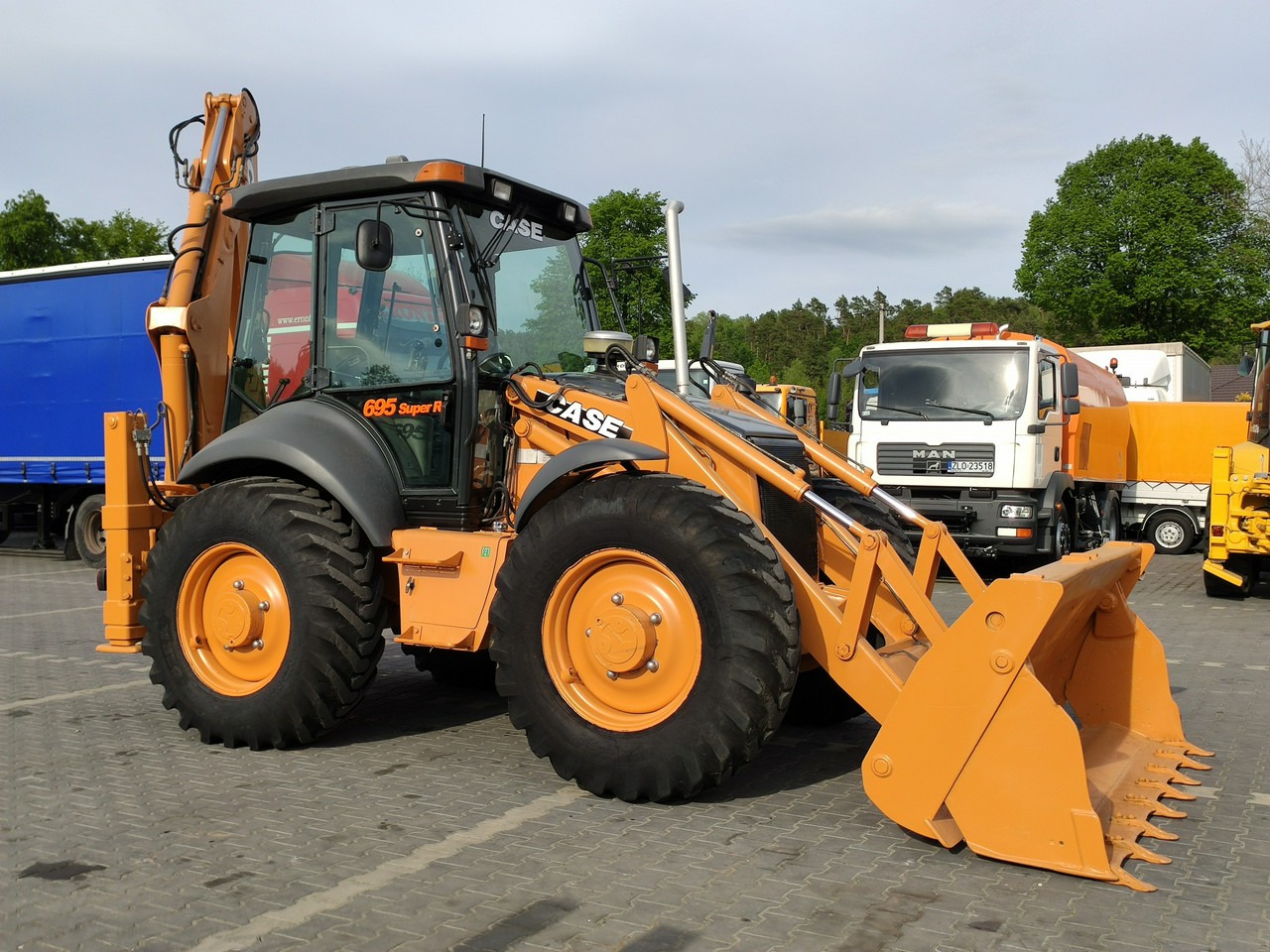 Case 695SR2-4PS - Backhoe loader: gambar 2 Case 695SR2-4PS - Backhoe loader: gambar 2
