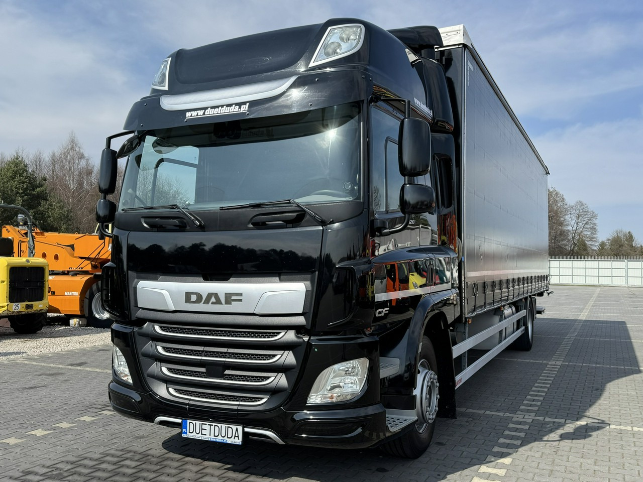 DAF CF 320 E6 Winda Firana Tył Drzwi Dach Zsuwany Długi 9.40m - Truk dengan terpal samping: gambar 4 DAF CF 320 E6 Winda Firana Tył Drzwi Dach Zsuwany Długi 9.40m - Truk dengan terpal samping: gambar 4
